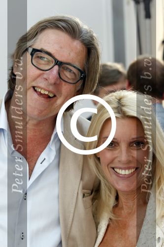 Amsterdam 25 mei 2011
Matthijs v Nieuwkerk krijgt de Nipkov schijf voor DWDD en Alie B de aanmoedigingsprijs voor op volle toeren met Ali B. Bert v d Veer met Judith Osborn
Peter Smulders bv