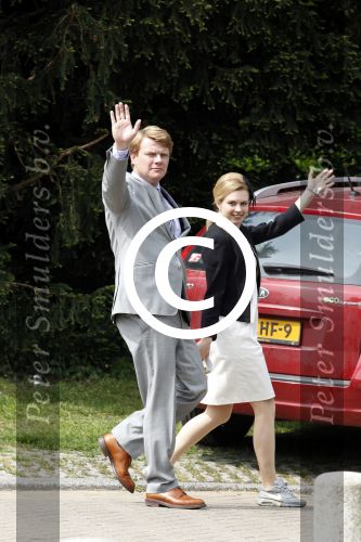 Amstelveen 6 mei 2011
Opnames tv serie over koningin Beatrix met in de hoofdrollen Willeke v Ammelrooy ( Beatrix) Bastiaan Ragas (Prins Willem Alexander) en Katja Herbers (Maxima).
Peter Smulders bv
