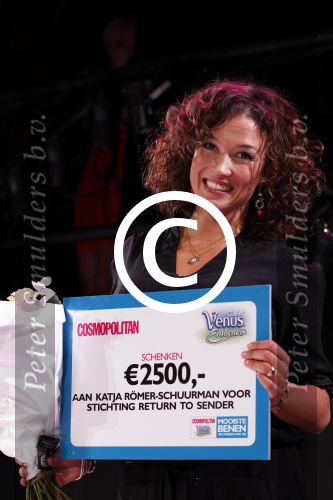 Amsterdam 19 mei 2011
Verkiezing cosmopolitan mooiste benen van nederland. Lauren Verster presenteert het programma en vriend Jort Kelder zit in de jury. Katja Schuurman
Peter Smulders bv