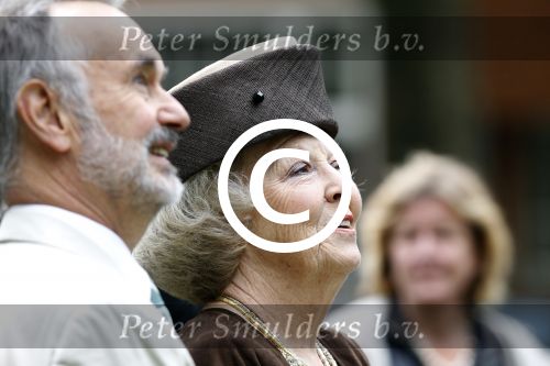Amsterdam 26 mei 2011
Koningin Beatrix opent expositie van kunst op de apollolaan. Jan Cremer begeleidt haar.
Peter Smulders bv