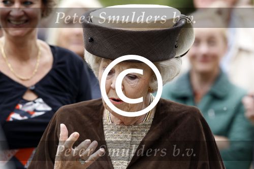 Amsterdam 26 mei 2011
Koningin Beatrix opent expositie van kunst op de apollolaan. Jan Cremer begeleidt haar.
Peter Smulders bv