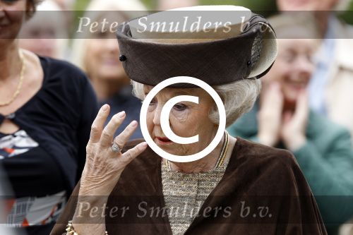 Amsterdam 26 mei 2011
Koningin Beatrix opent expositie van kunst op de apollolaan. Jan Cremer begeleidt haar.
Peter Smulders bv