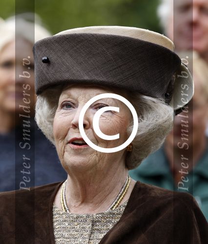 Amsterdam 26 mei 2011
Koningin Beatrix opent expositie van kunst op de apollolaan. Jan Cremer begeleidt haar.
Peter Smulders bv