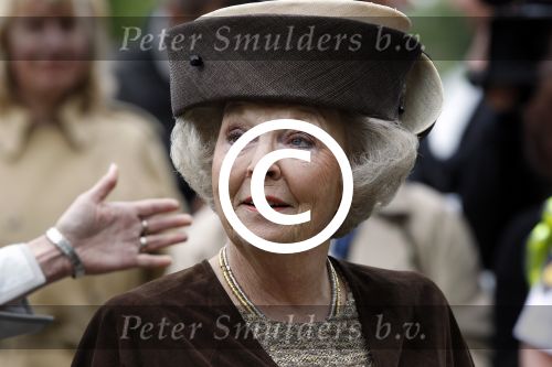 Amsterdam 26 mei 2011
Koningin Beatrix opent expositie van kunst op de apollolaan. Jan Cremer begeleidt haar.
Peter Smulders bv