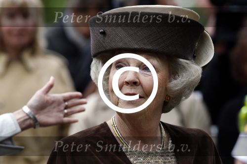 Amsterdam 26 mei 2011
Koningin Beatrix opent expositie van kunst op de apollolaan. Jan Cremer begeleidt haar.
Peter Smulders bv