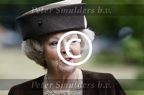 Amsterdam 26 mei 2011
Koningin Beatrix opent expositie van kunst op de apollolaan. Jan Cremer begeleidt haar.
Peter Smulders bv