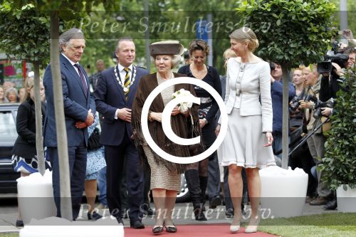 Amsterdam 26 mei 2011
Koningin Beatrix opent expositie van kunst op de apollolaan. Jan Cremer begeleidt haar.
Peter Smulders bv