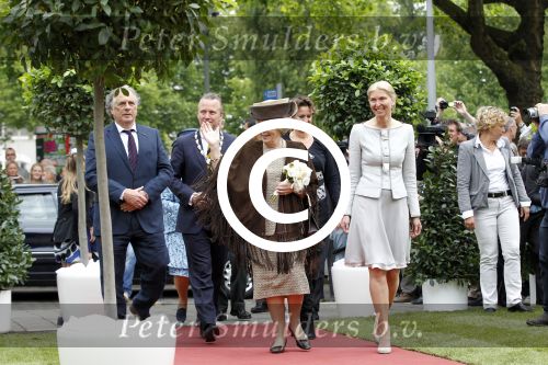 Amsterdam 26 mei 2011
Koningin Beatrix opent expositie van kunst op de apollolaan. Jan Cremer begeleidt haar.
Peter Smulders bv