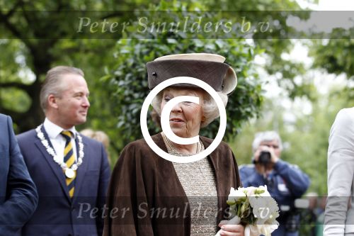 Amsterdam 26 mei 2011
Koningin Beatrix opent expositie van kunst op de apollolaan. Jan Cremer begeleidt haar.
Peter Smulders bv
