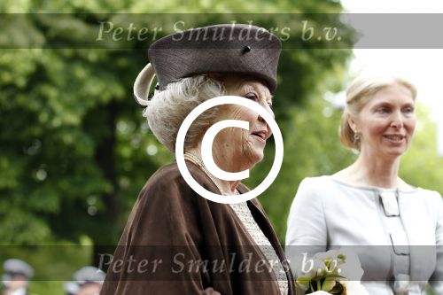 Amsterdam 26 mei 2011
Koningin Beatrix opent expositie van kunst op de apollolaan. Jan Cremer begeleidt haar.
Peter Smulders bv