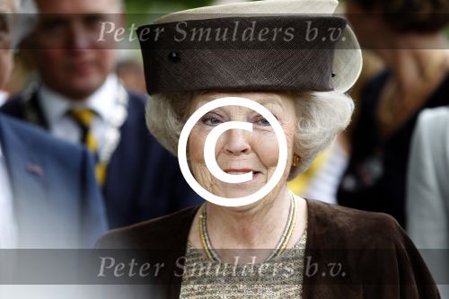 Amsterdam 26 mei 2011
Koningin Beatrix opent expositie van kunst op de apollolaan. Jan Cremer begeleidt haar.
Peter Smulders bv