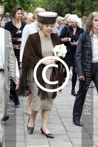 Amsterdam 26 mei 2011
Koningin Beatrix opent expositie van kunst op de apollolaan. Jan Cremer begeleidt haar.
Peter Smulders bv
