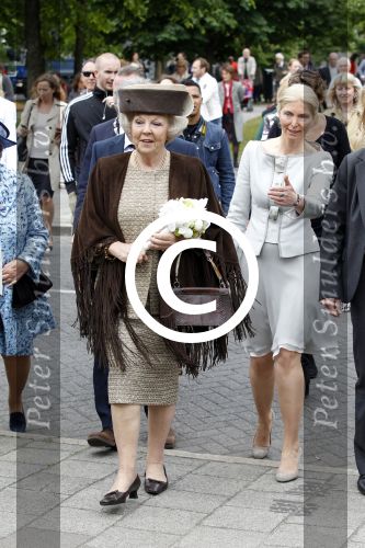 Amsterdam 26 mei 2011
Koningin Beatrix opent expositie van kunst op de apollolaan. Jan Cremer begeleidt haar.
Peter Smulders bv
