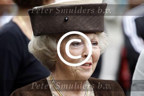 Amsterdam 26 mei 2011
Koningin Beatrix opent expositie van kunst op de apollolaan. Jan Cremer begeleidt haar.
Peter Smulders bv