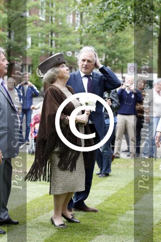 Amsterdam 26 mei 2011
Koningin Beatrix opent expositie van kunst op de apollolaan. Jan Cremer begeleidt haar.
Peter Smulders bv