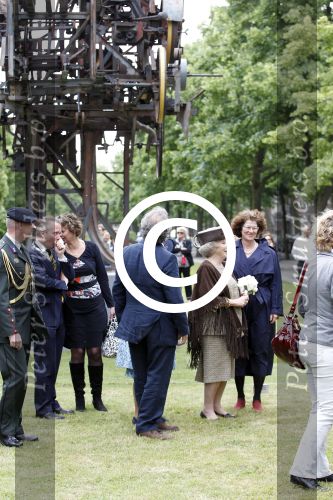 Amsterdam 26 mei 2011
Koningin Beatrix opent expositie van kunst op de apollolaan. Jan Cremer begeleidt haar.
Peter Smulders bv