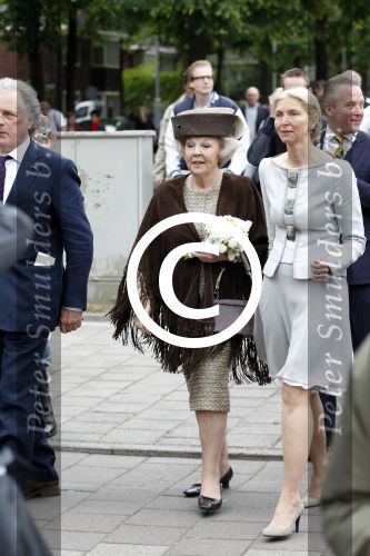 Amsterdam 26 mei 2011
Koningin Beatrix opent expositie van kunst op de apollolaan. Jan Cremer begeleidt haar.
Peter Smulders bv