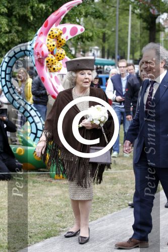 Amsterdam 26 mei 2011
Koningin Beatrix opent expositie van kunst op de apollolaan. Jan Cremer begeleidt haar.
Peter Smulders bv