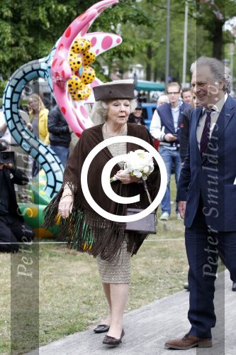 Amsterdam 26 mei 2011
Koningin Beatrix opent expositie van kunst op de apollolaan. Jan Cremer begeleidt haar.
Peter Smulders bv