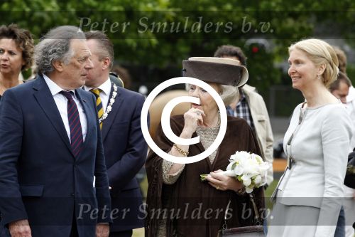 Amsterdam 26 mei 2011
Koningin Beatrix opent expositie van kunst op de apollolaan. Jan Cremer begeleidt haar.
Peter Smulders bv