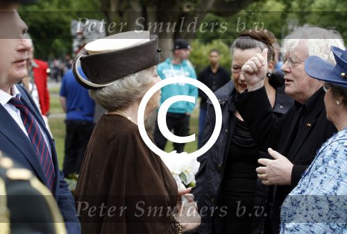 Amsterdam 26 mei 2011
Koningin Beatrix opent expositie van kunst op de apollolaan. Jan Cremer begeleidt haar.
Peter Smulders bv