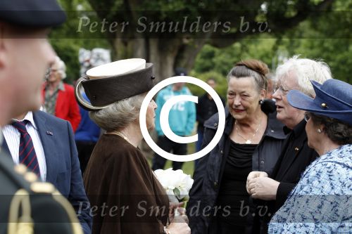 Amsterdam 26 mei 2011
Koningin Beatrix opent expositie van kunst op de apollolaan. Jan Cremer begeleidt haar.
Peter Smulders bv