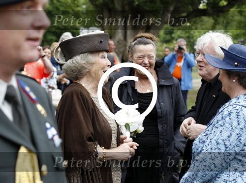 Amsterdam 26 mei 2011
Koningin Beatrix opent expositie van kunst op de apollolaan. Jan Cremer begeleidt haar.
Peter Smulders bv