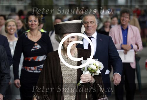 Amsterdam 26 mei 2011
Koningin Beatrix opent expositie van kunst op de apollolaan. Jan Cremer begeleidt haar.
Peter Smulders bv