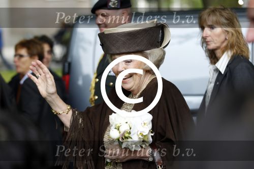 Amsterdam 26 mei 2011
Koningin Beatrix opent expositie van kunst op de apollolaan. Jan Cremer begeleidt haar.
Peter Smulders bv
