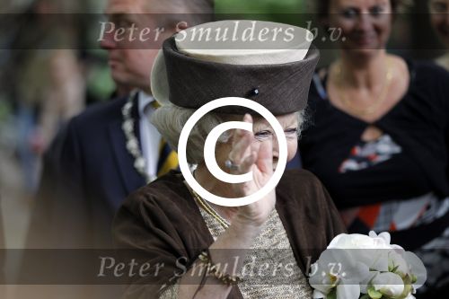 Amsterdam 26 mei 2011
Koningin Beatrix opent expositie van kunst op de apollolaan. Jan Cremer begeleidt haar.
Peter Smulders bv