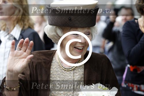 Amsterdam 26 mei 2011
Koningin Beatrix opent expositie van kunst op de apollolaan. Jan Cremer begeleidt haar.
Peter Smulders bv