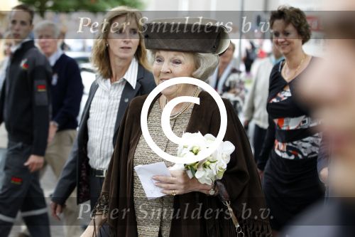 Amsterdam 26 mei 2011
Koningin Beatrix opent expositie van kunst op de apollolaan. Jan Cremer begeleidt haar.
Peter Smulders bv