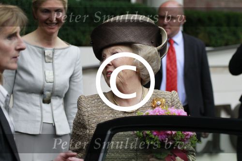 Amsterdam 26 mei 2011
Koningin Beatrix vertrekt bij het Hilton Hotel.
Peter Smulders bv