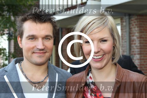 Volendam, 18 Oktober 2010
Uitreiking nieuwe Cd van de band Mon Amour
Zangeres Linda Schilder met zanger Peter de Haan
Foto Peter Smulders BV