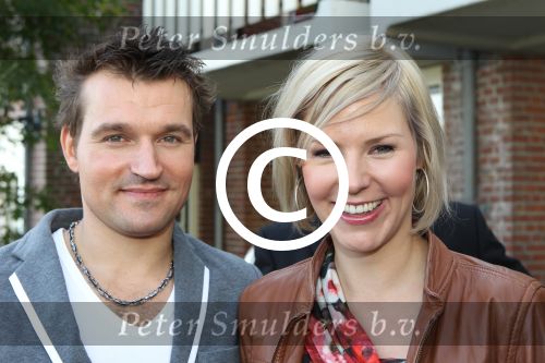 Volendam, 18 Oktober 2010
Uitreiking nieuwe Cd van de band Mon Amour
Zangeres Linda Schilder met zanger Peter de Haan
Foto Peter Smulders BV