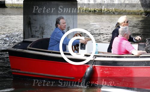 Amsterdam 7 mei 2011
Maarten Spanjer en zijn vriendin varen met hun boot door de grachten van Amsterdam.
Peter Smulders bv
