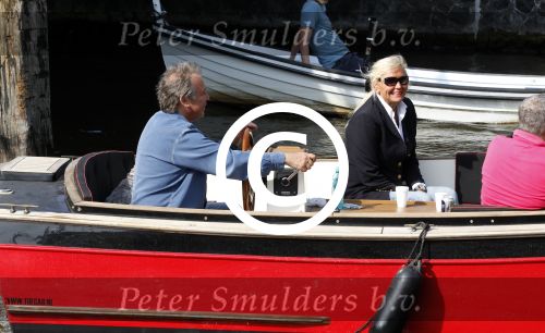 Amsterdam 7 mei 2011
Maarten Spanjer en zijn vriendin varen met hun boot door de grachten van Amsterdam.
Peter Smulders bv
