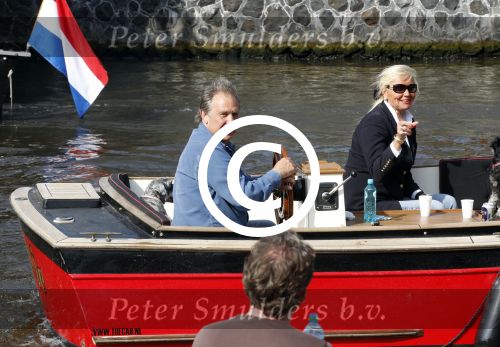 Amsterdam 7 mei 2011
Maarten Spanjer en zijn vriendin varen met hun boot door de grachten van Amsterdam.
Peter Smulders bv