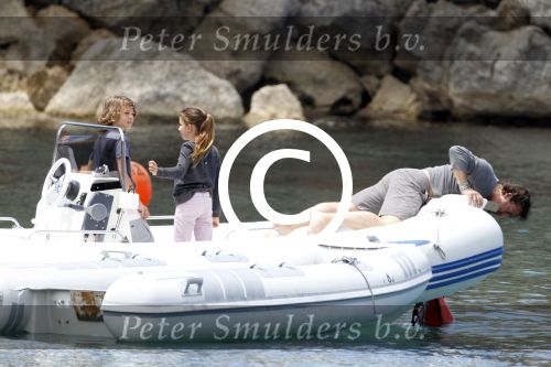 ibiza 5 mei 2011
Marco Borsato met zijn vrouw Leontine en kinderen Jada Senna en Luca op vakantie op ibiza . Ook de aupair is mee.
Peter Smulders bv