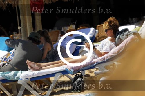 ibiza 5 mei 2011
Marco Borsato met zijn vrouw Leontine en kinderen Jada Senna en Luca op vakantie op ibiza . Ook de aupair is mee.
Peter Smulders bv