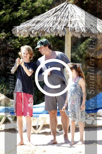 ibiza 5 mei 2011
Marco Borsato met zijn vrouw Leontine en kinderen Jada Senna en Luca op vakantie op ibiza . Ook de aupair is mee.
Peter Smulders bv