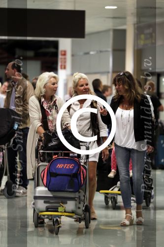Ibiza 31 mei 2011
Marga Scheide haalt haar zus op op het vliegveld van ibiza.
Peter Smulders bv