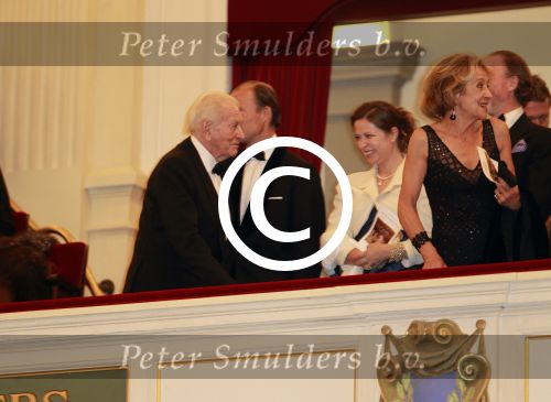Amsterdam 27 mei 2011
Verjaardagsfeest prinses Maxima vanwege haar 40e verjaardag in het concertgebouw. Aanwezig oa Prins Willem Alexander Koningin Beatrix Prinses Irene Prinses Christina Margriet Pieter v Vollenhoven Prins Friso en mabel Wisse Smit Prins Constantijn en Prinses laurentien Prins Maurits en Marilenen Prins Bernhard en Annette Prins Floris en Aimee  Prins Pieter Christiaan en Anita alsmede haar ouders Jorge Zorrequieta en moeder Maria en broer Martin.
Peter Smulders bv