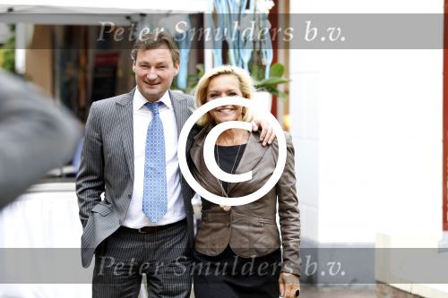 Laren 16 mei 2011
Opening Hastens winkel door oa Mariska v Kolck en haar nieuwe vriend Edgar Peer.
Peter Smulders bv