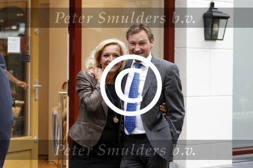 Laren 16 mei 2011
Opening Hastens winkel door oa Mariska v Kolck en haar nieuwe vriend Edgar Peer.
Peter Smulders bv