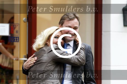 Laren 16 mei 2011
Opening Hastens winkel door oa Mariska v Kolck en haar nieuwe vriend Edgar Peer.
Peter Smulders bv