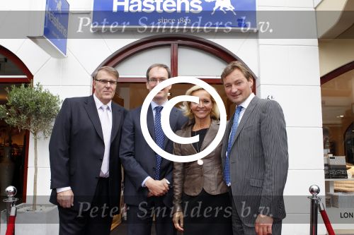 Laren 16 mei 2011
Opening Hastens winkel door oa Mariska v Kolck en haar nieuwe vriend Edgar Peer.
Peter Smulders bv