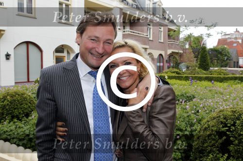 Laren 16 mei 2011
Opening Hastens winkel door oa Mariska v Kolck en haar nieuwe vriend Edgar Peer.
Peter Smulders bv
