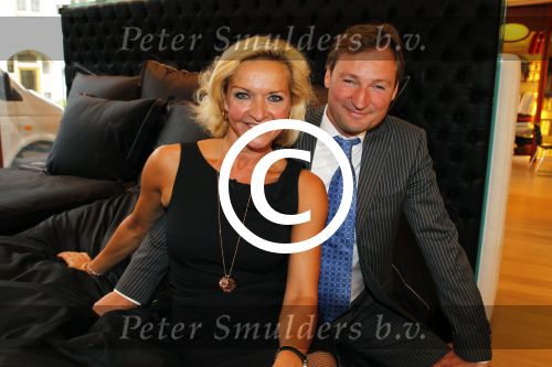 Laren 16 mei 2011
Opening Hastens winkel door oa Mariska v Kolck en haar nieuwe vriend Edgar Peer.
Peter Smulders bv