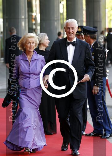 Amsterdam 27 mei 2011
Verjaardagsfeest prinses Maxima vanwege haar 40e verjaardag in het concertgebouw. Aanwezig oa Prins Willem Alexander Koningin Beatrix Prinses Irene Prinses Christina Margriet Pieter v Vollenhoven Prins Friso en mabel Wisse Smit Prins Constantijn en Prinses laurentien Prins Maurits en Marilenen Prins Bernhard en Annette Prins Floris en Aimee  Prins Pieter Christiaan en Anita alsmede haar ouders Jorge Zorrequieta en moder en broer Martin. Martin Schroder met vrouw
Peter Smulders bv